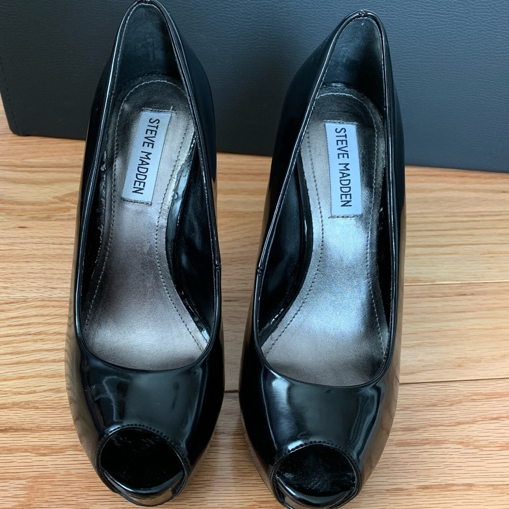 Steve Madden black open-toe patent leather pumps